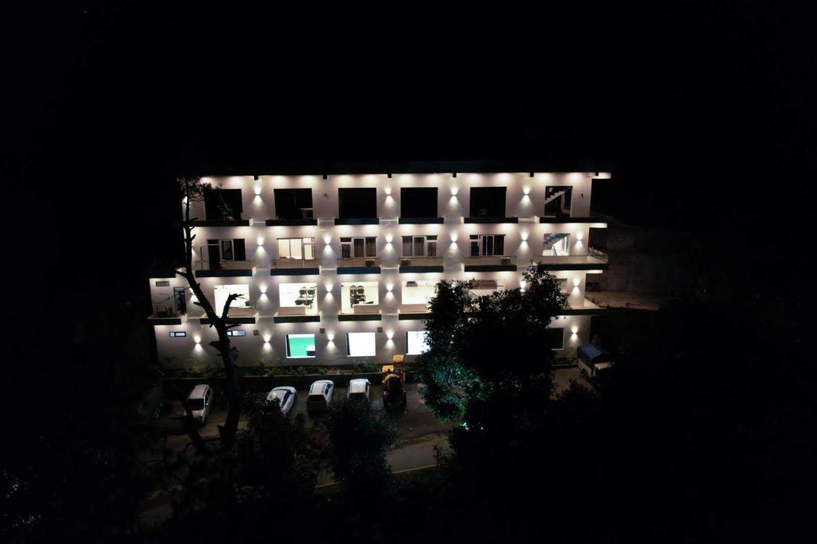 Hotel Candle Wood Chamba  Zewnętrze zdjęcie